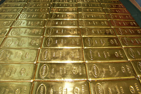 Золотые слитки в хранилище банка, 2006 г.